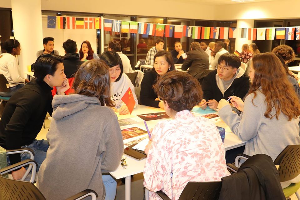 cafe_des_langues_12_decembre.jpg