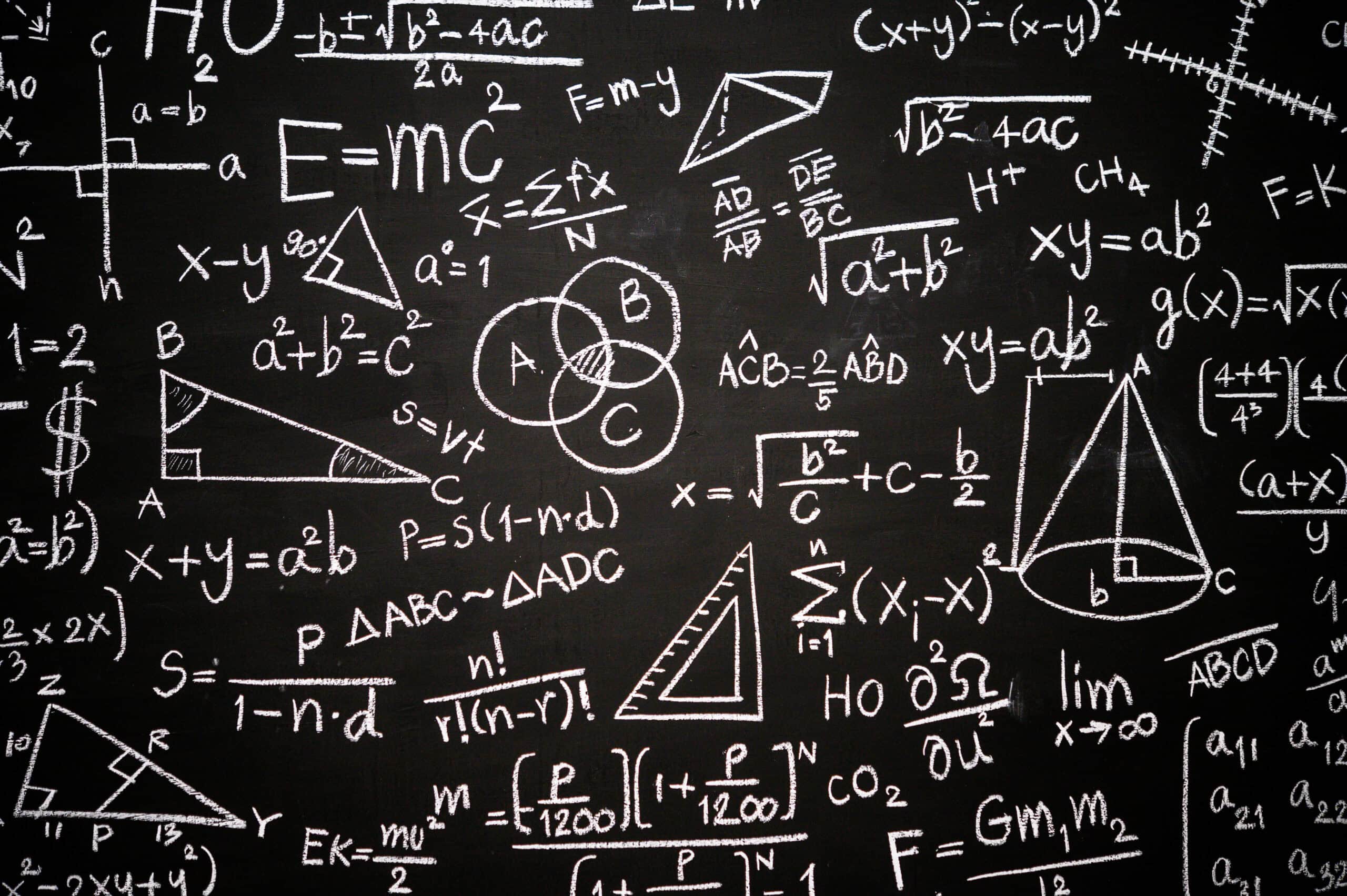 Blackboard inscribed with scientific formulas and calculations i